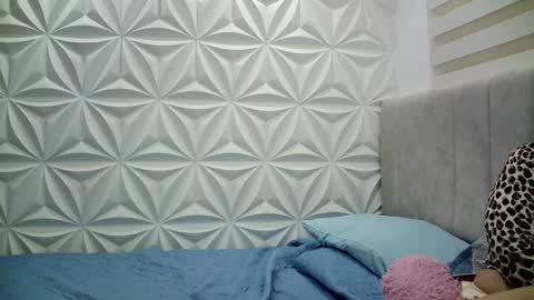 Snapshot of jerryandjessicaa chatting on 12-20-24, 06:29 Jess y Jerry online show from 12-20-24, 06:29