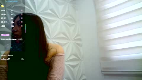 Snapshot of jerryandjessicaa chatting on 12-15-25, 04:33 Jess y Jerry online show from 12-15-25, 04:33