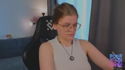 Snapshot of jess0e9 chatting on 06-16-26, 02:19 JessieVibes online show from 06-16-26, 02:19