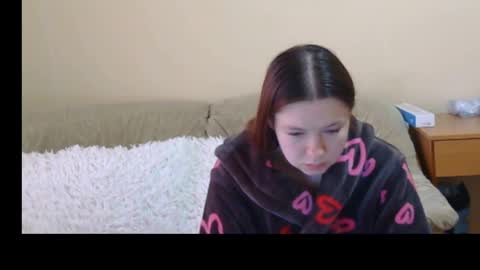 jessicaholland1 online show from 04-05-26, 05:59