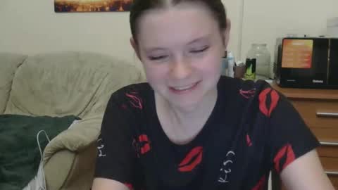 jessicaholland1 online show from 05-26-26, 07:10
