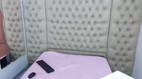 Snapshot of jessicahott01 chatting on 09-19-25, 08:31 Jessica online show from 09-19-25, 08:31