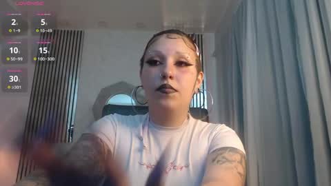 Snapshot of jessie_williams_01 chatting on 06-01-26, 07:37 Your Sweet Angel online show from 06-01-26, 07:37