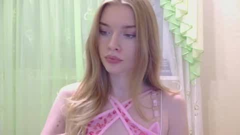 Snapshot of jessika__peach chatting on 09-29-25, 05:18 Marina online show from 09-29-25, 05:18