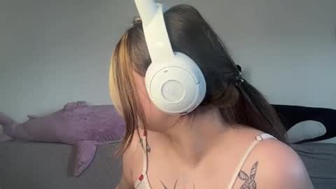 jessluck_1 online show from 06-10-26, 08:35