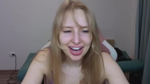 Snapshot of jessy_comely chatting on 05-31-26, 11:28 Jessy online show from 05-31-26, 11:28