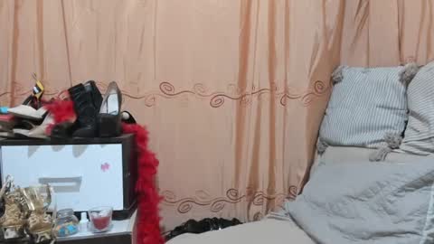 Snapshot of jessylonghair chatting on 06-17-26, 12:46 Jessylonghair online show from 06-17-26, 12:46