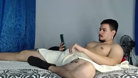 Snapshot of jeycob_happy97 chatting on 06-12-26, 11:35 Juan David online show from 06-12-26, 11:35