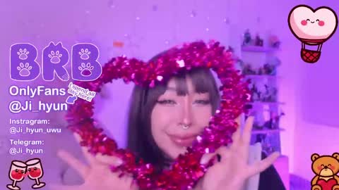 Snapshot of ji_hyun chatting on 05-15-26, 11:23 Ji online show from 05-15-26, 11:23
