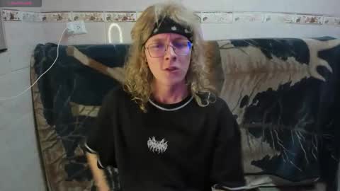 Snapshot of jinnbook chatting on 05-13-26, 04:32 JinnBook online show from 05-13-26, 04:32