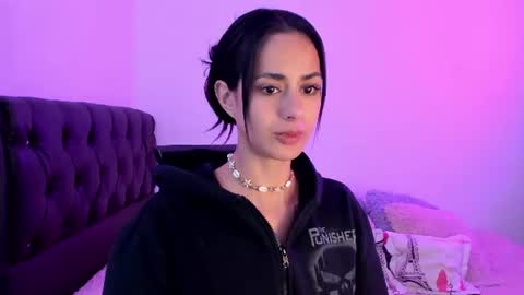 Snapshot of jinx__1 chatting on 07-20-26, 04:05 Jinx online show from 07-20-26, 04:05