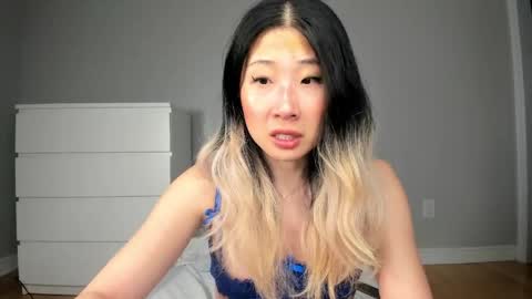 Jiwoo online show from 03-31-26, 10:32