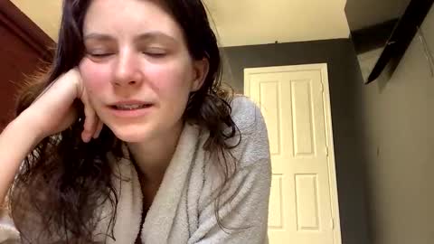 jlynn1997 online show from 12-01-25, 02:11