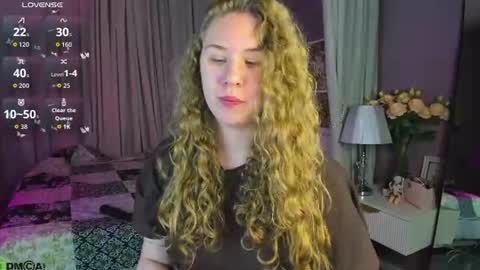 Snapshot of joan_green chatting on 06-22-26, 01:07 GMT2 Tue-Wed Fri-Sun 3-9AM Joan green online show from 06-22-26, 01:07