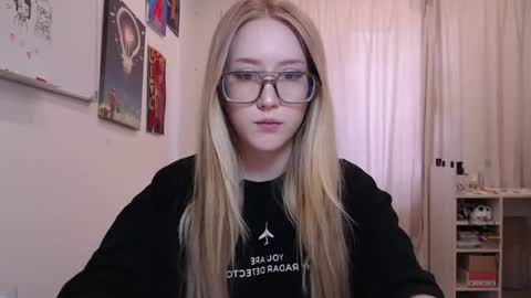 Snapshot of joan_kiss chatting on 06-25-26, 11:48 joan_kiss online show from 06-25-26, 11:48