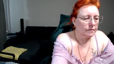 Snapshot of joannaandneighbour chatting on 03-12-26, 08:09 Joanna and Greg online show from 03-12-26, 08:09