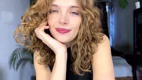 Snapshot of joanniemcgrapth chatting on 02-26-26, 06:45 MONICA online show from 02-26-26, 06:45