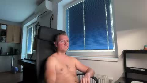 Snapshot of jogger1991 chatting on 06-15-26, 04:53 Jogger1991 online show from 06-15-26, 04:53