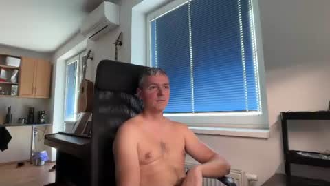 Snapshot of jogger1991 chatting on 07-26-26, 12:01 Jogger1991 online show from 07-26-26, 12:01