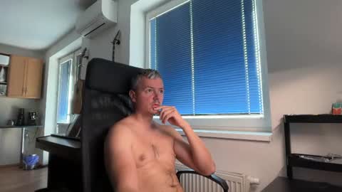 Snapshot of jogger1991 chatting on 08-01-26, 08:02 Jogger1991 online show from 08-01-26, 08:02