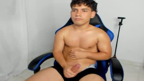 Snapshot of johhan_bigcock chatting on 07-10-26, 03:22 Hello my name is John I am 19 years old. online show from 07-10-26, 03:22