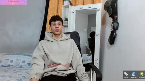 john_ssnow29 online show from 01-15-25, 09:51