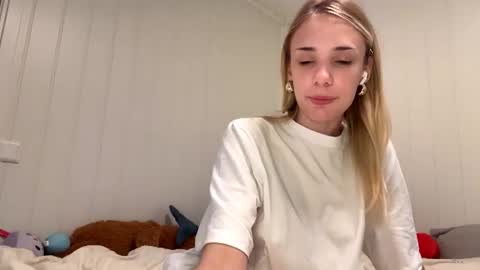 Snapshot of johnlandolf chatting on 06-29-26, 10:15 Oly online show from 06-29-26, 10:15