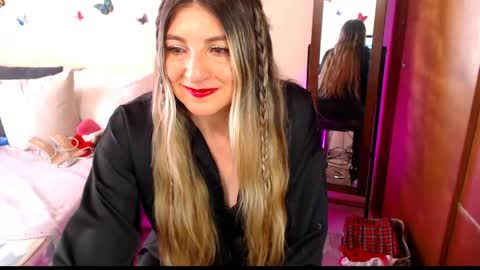 Jolie Mature online show from 04-14-26, 08:15