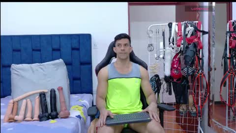 jose_rumbero91 online show from 05-11-26, 11:27