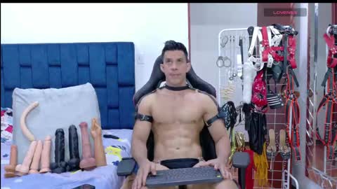 jose_rumbero91 online show from 05-12-26, 11:40