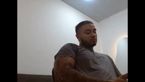 Snapshot of joshuadanielss chatting on 04-13-26, 01:00 joshuadanielss online show from 04-13-26, 01:00