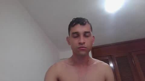 Snapshot of jovenvergonguapo09 chatting on 01-14-26, 01:06 Van Helsing online show from 01-14-26, 01:06