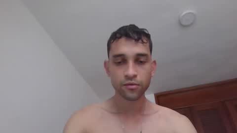 Snapshot of jovenvergonguapo09 chatting on 01-17-26, 01:05 Van Helsing online show from 01-17-26, 01:05
