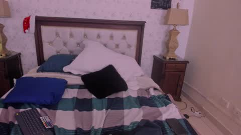 J U A N   L O V E R S online show from 12-05-24, 06:55