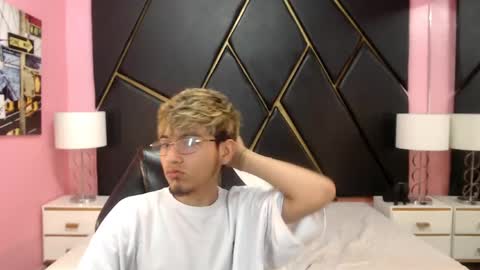 juan_saul1 online show from 04-23-26, 12:29