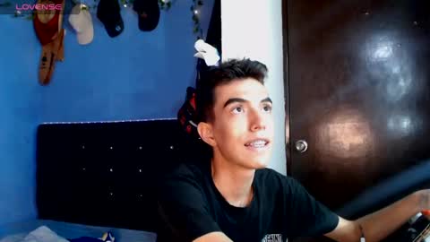 Snapshot of juandii26 chatting on 05-17-26, 12:19 juandi online show from 05-17-26, 12:19