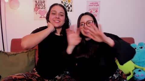 juanitaaa_ online show from 04-22-26, 02:03