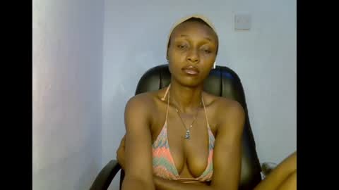 Snapshot of juicy_pinkpussy564197 chatting on 07-10-26, 07:12 olivia online show from 07-10-26, 07:12
