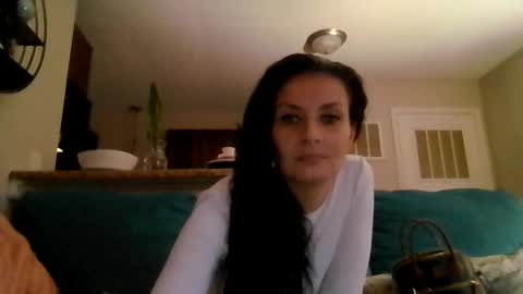 Snapshot of juicymommies chatting on 12-18-25, 09:21 Darklover1987 online show from 12-18-25, 09:21