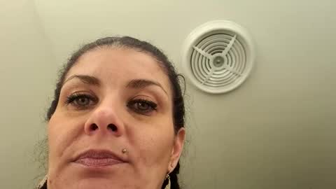 Snapshot of juicymommies chatting on 01-11-26, 09:14 Darklover1987 online show from 01-11-26, 09:14