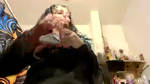 Snapshot of juicymommies chatting on 01-17-26, 08:30 Darklover1987 online show from 01-17-26, 08:30