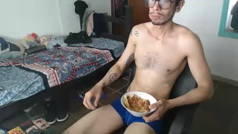 Snapshot of julfigo chatting on 05-02-26, 02:44 Julfigo online show from 05-02-26, 02:44