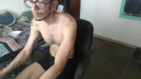 Snapshot of julfigo chatting on 05-10-26, 02:55 Julfigo online show from 05-10-26, 02:55