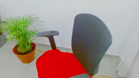  Juliana Torres  online show from 12-17-25, 09:37