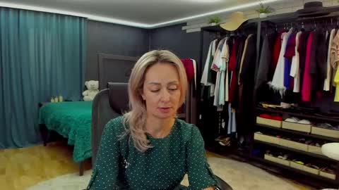 julia__cherry_ online show from 04-04-26, 02:14