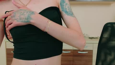 JuliaJae online show from 05-21-26, 07:15