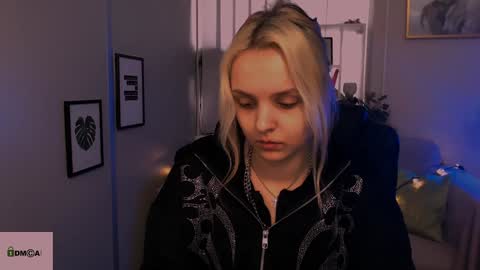 Julia  online show from 01-08-25, 10:37