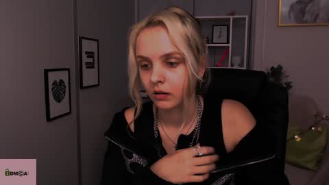 Julia  online show from 01-08-25, 02:03