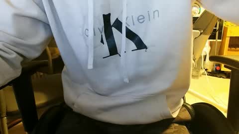 julia_official online show from 02-28-26, 11:17