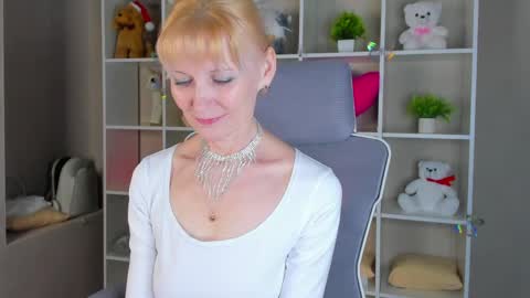 Julie Lucasss online show from 04-01-26, 12:55